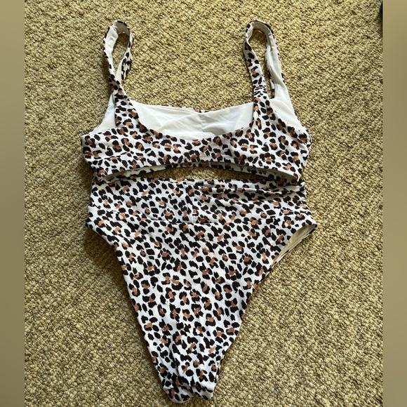 Arie bikini - Picture 2 of 3